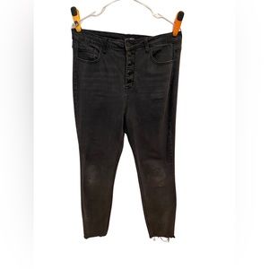 Fashion nova black high waisted distressed jeans‎